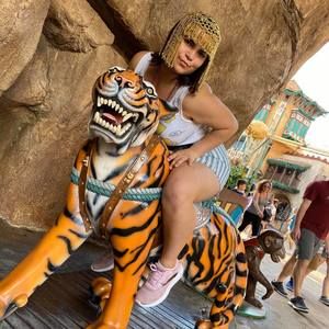 Meet your Posher, Ash